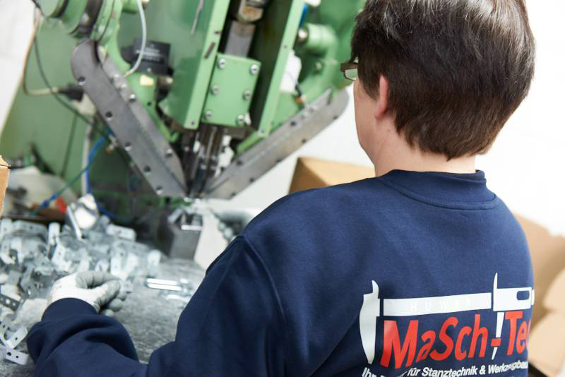 Die MaSch-Tec GmbH ist ein national und international tätiges Kompetenzzentrum für Befestigungssysteme in Oberreidenbach. Aktuell suchen wir Fertigungsmitarbeiter (m/w/d) als Verstärkung für unser Team. Jetzt bewerben!